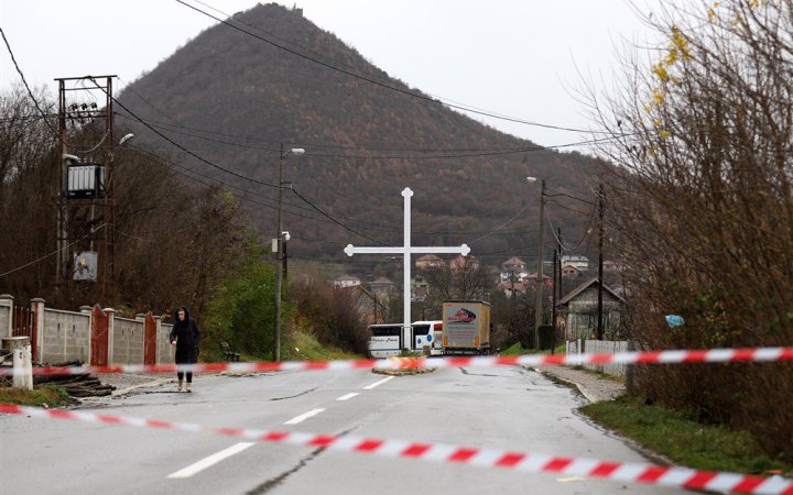 У Косово відбулися нові зіткнення між етнічними сербами і поліцією