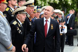 Путин в Крыму призвал уважать право россиян на самоопределение