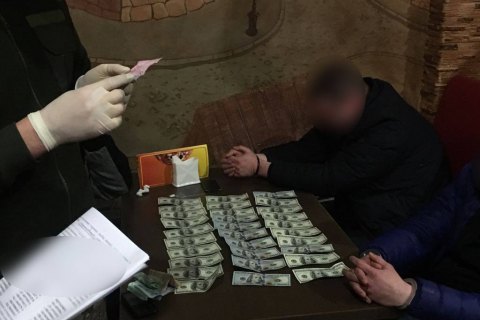 ​В Волынской области сотрудника СБУ поймали на взятке $ 3 тыс.