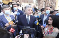 Порошенко пришел на допрос в ГБР по "делу картин"