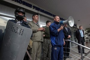 Представители ЛНР заняли здание Луганской облмилиции и "назначили" свое руководство