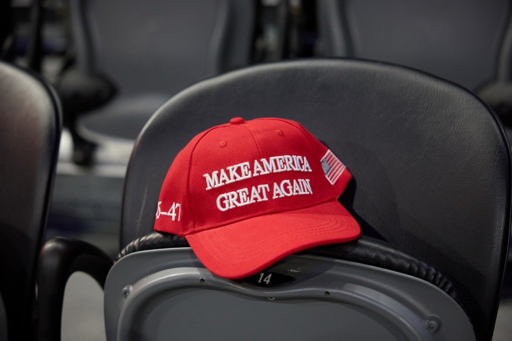 <i>Make America Great Again —</i>&nbsp;гасло президентської кампанії Дональда Трампа