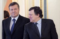 В украинском суде газовые контракты не разорвешь, - Янукович