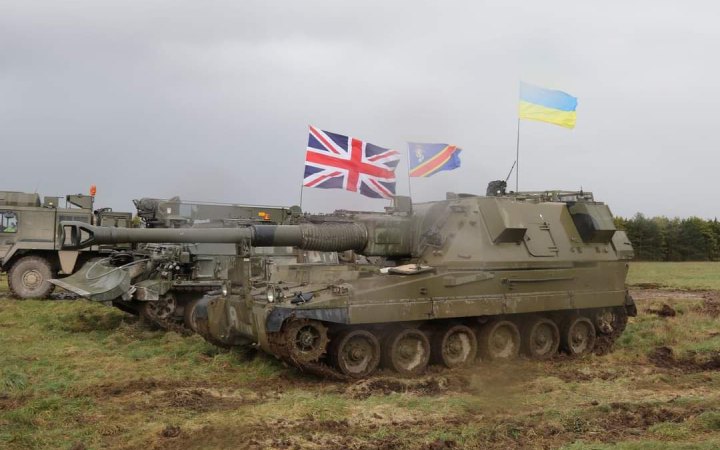 Друга група українських артилеристів завершує навчання у Британії