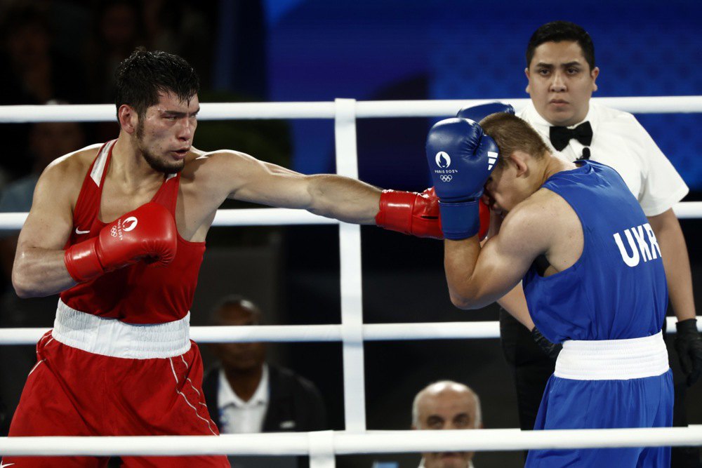 Поєдинок між Олександром Хижняком та Нурбеком Оралбаєм у фіналі Олімпіади-2024.