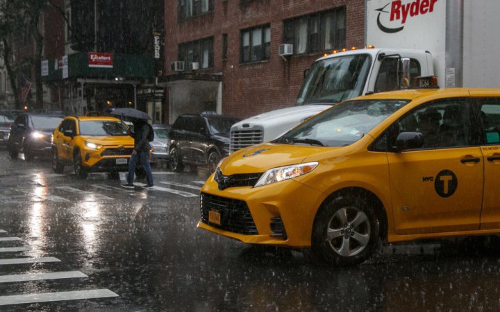 Зливи в Нью-Йорку призвели до загибелі двох людей і порушення авіасполучення