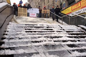 "Батьківщина" повідомляє про закриття метро біля Майдану