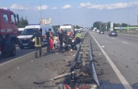 На Киевщине водитель заснул за рулем и столкнулся с отбойником, погиб человек
