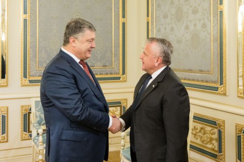 Порошенко обсудил с замгоссекретаря США Салливаном введение миротворцев ООН на Донбасс