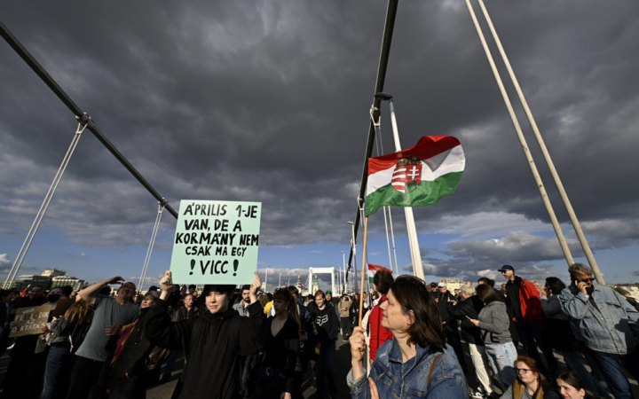 Орбан хоче заборонити протестувальникам в Угорщині блокувати мости