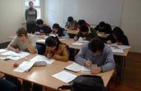 Донецьких школярів зобов'язали написати твори про Януковича і Ахметова