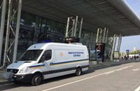 Пассажиров и персонал аэропорта "Львов" эвакуировали из-за брошенной сумки с ноутбуком (обновлено)