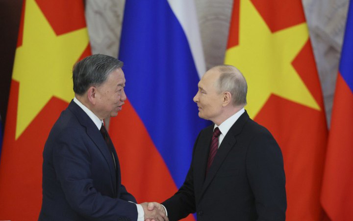 АР: РФ та В’єтнам використовують прибутки від енергетики, щоб уникнути санкцій США за оборонні угоди