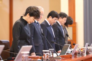 Президент Південної Кореї публічно попросила вибачення за аварію порома