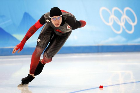 На играх в Пекине разыграли медали в конькобежном спорте