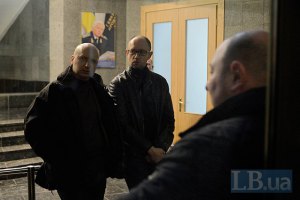 Тюремщики разрешили Яценюку и Турчинову встретиться с Тимошенко