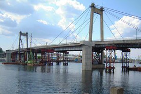 Вантовий міст через гавань Дніпра в Києві готують до знесення для будівництва Подільського переходу