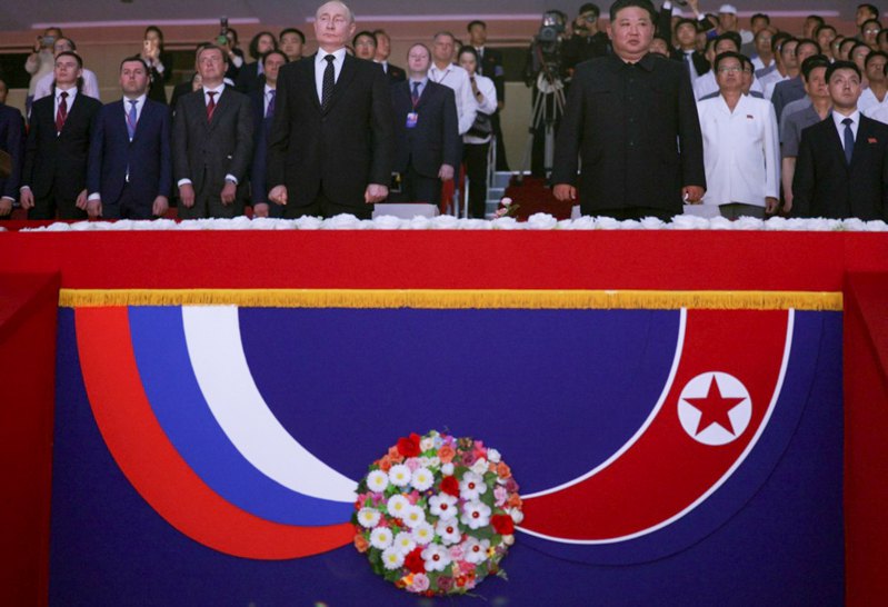 Путін і Кім Чен Ин під час гала-концерту на честь візиту російського лідера в Пхеньян