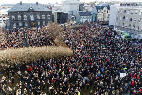 Тисячі ісландців вийшли на мітинг за відставку прем'єра через "Панамські документи"