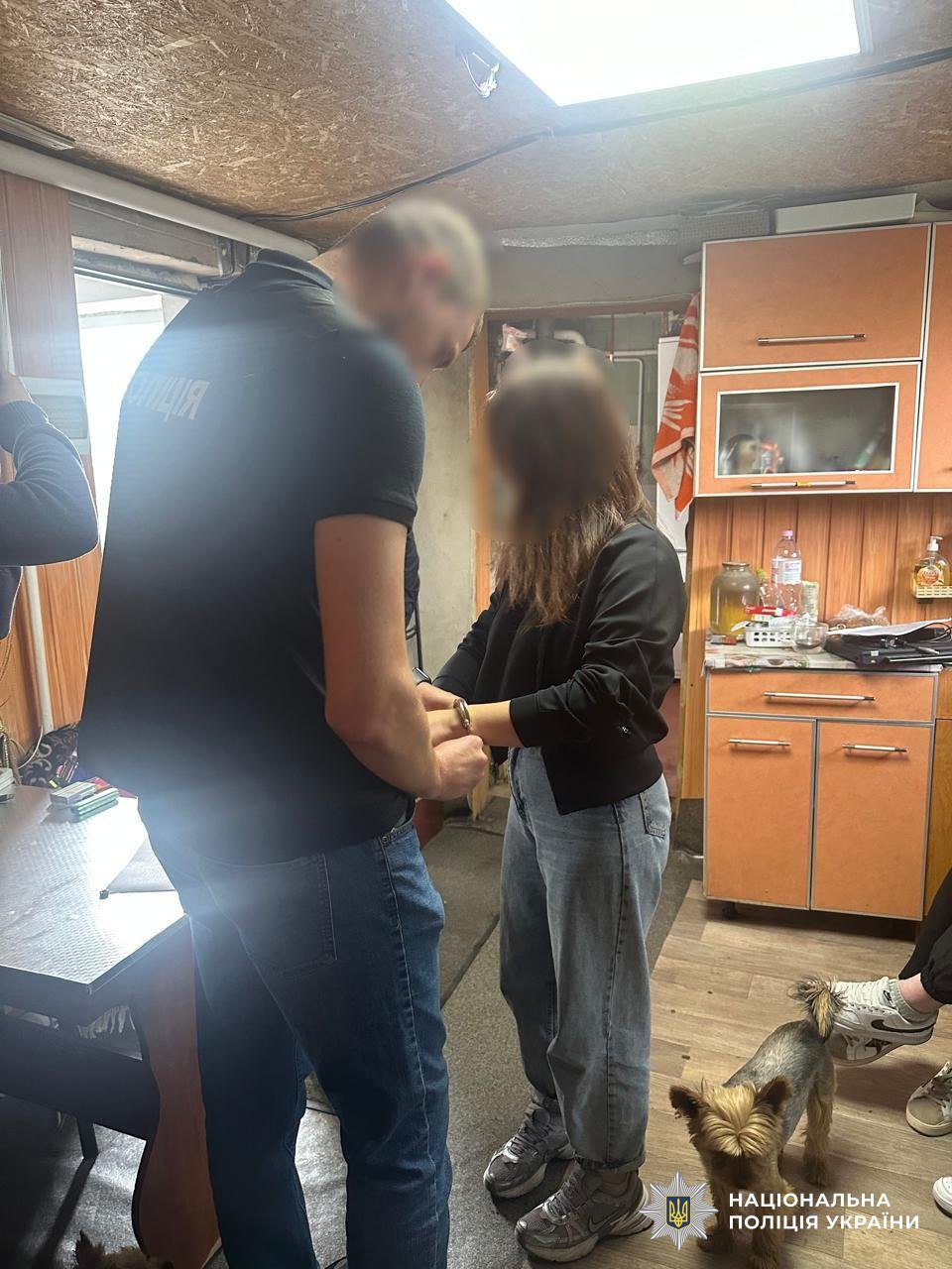 Одна із затриманих 