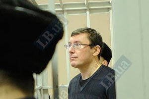 Луценко відмовився дебатувати в суді