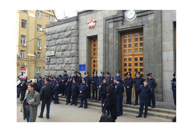 Милиция перед Харьковским городским советом