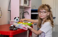 Дівчинка, що вижила під час авіатрощі гелікоптера ДСНС у Броварах, продовжує лікування після важких опіків