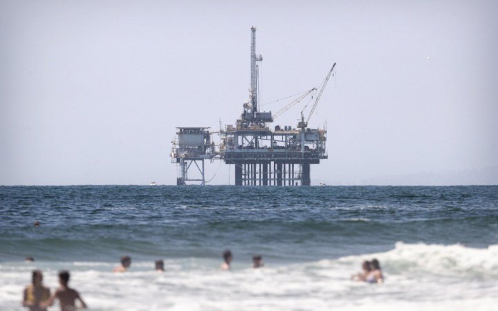 Через війну в Ірану скорочується обсяг видобутку нафти на Близькому Сході