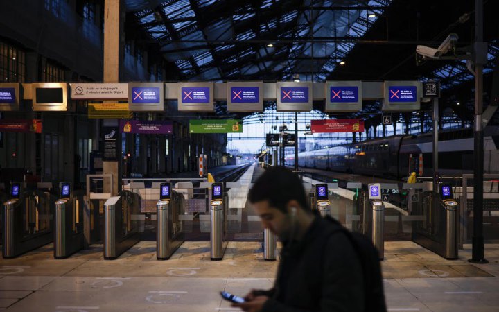У Франції посилено патрулюватимуть аеропорти і залізниці через загрозу замінувань