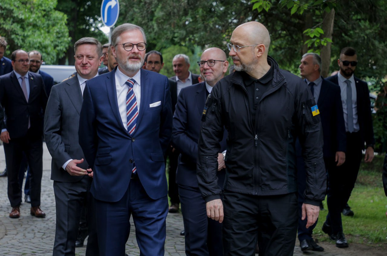 Денис Шмигаль із чеським колегою Петром Фіалою.