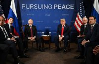 ЗМІ: Гості готелю на Алясці знайшли документи, що стосуються зустрічі Трампа і Путіна