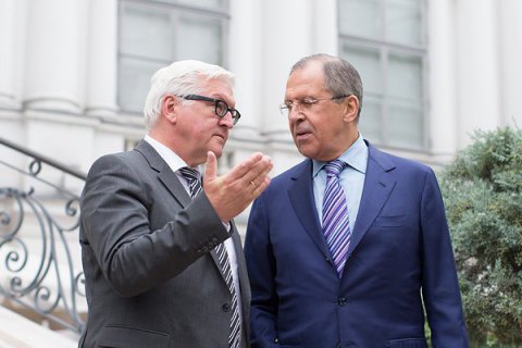 Лавров и Штайнмайер в понедельник обсудят ситуацию в Украине