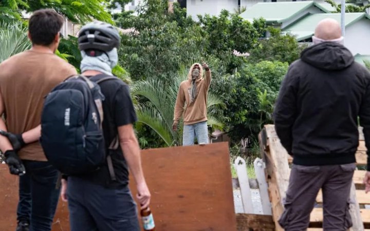 У Нову Каледонію на тлі заворушень вирушили сотні французьких жандармів