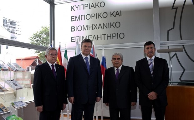 Виктор Янукович приехал с группой украинских бизнесменов