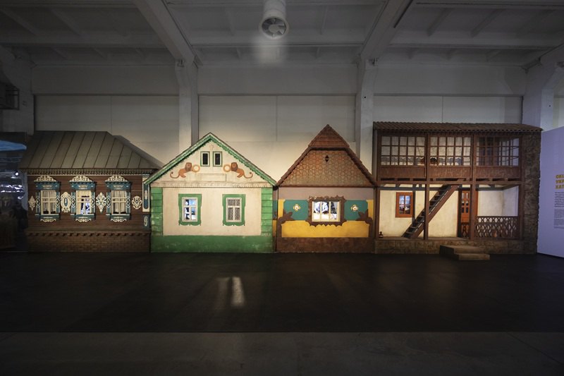 Автентичні фасади українських хат з різних регіонів України