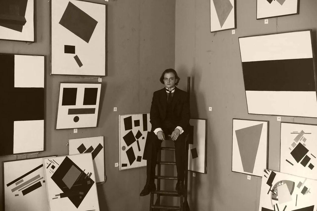 Кадр з фільму 'Малевич' 