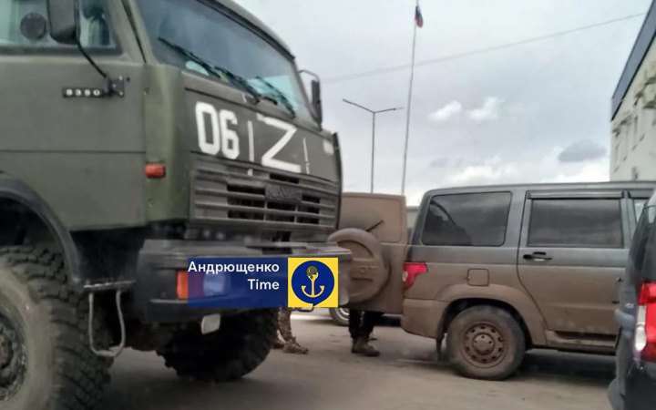 Андрющенко: від березня в тимчасово окупованому Маріуполі з’явились дві нові військові бази