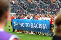 ФИФА разрешит останавливать матчи из-за проявлений расизма