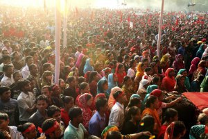 ​В давке при раздаче бесплатной одежды в Бангладеш погибли 25 человек