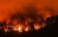 У Канаді перші лісові пожежі цього року поширилися на 10 тис. га, евакуювали тисячі людей