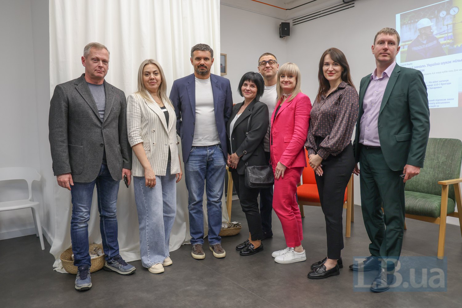 Group photo of guests and speakers after discussion
