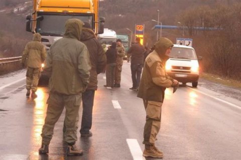 Активісти блокують російські фури на держкордоні у Закарпатській і Волинській областях