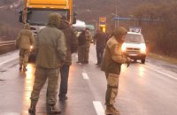 Активісти блокують російські фури на держкордоні у Закарпатській і Волинській областях