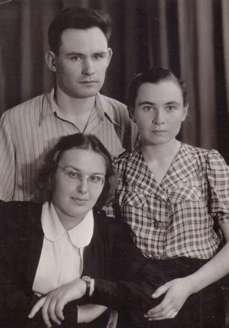 Іван, Леоніда (дружина) та Надія (молодша сестра) Світличні, 1957 рік