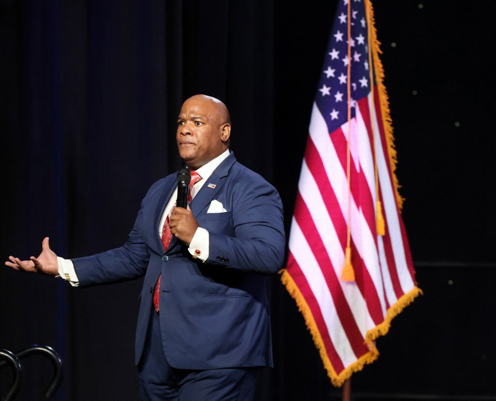 Духовний радник Трампа Марк Бернс