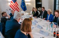 Президентка Єврокомісії обговорила санкції проти Росії з сенаторами США