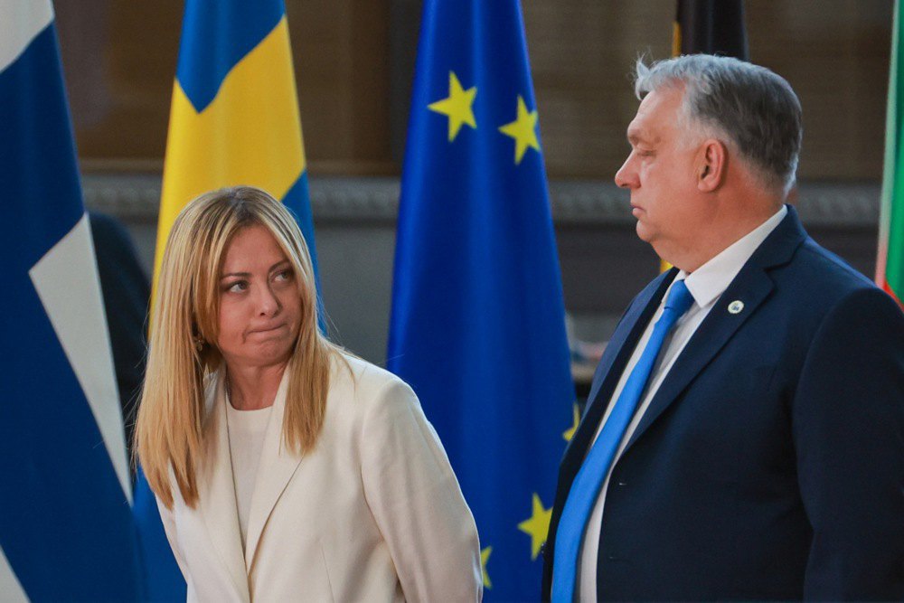 Прем'єри Італії Джорджія Мелоні Угорщини Віктор Орбан на засідання Європейської Ради в Брюсселі, 19 березня 2026 рок