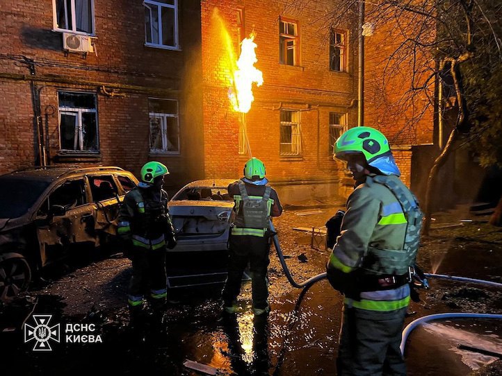 Рятувальники ліквідовують загоряння унаслідок атаки