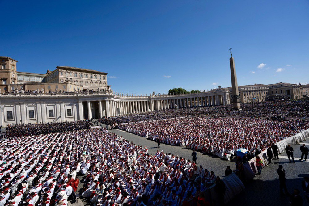 Під час церемонії прощання з Папою Римським Франциском у Ватикані.