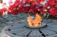 Латунную плиту с постамента Вечного огня в Киеве попытались сдать на металлолом
